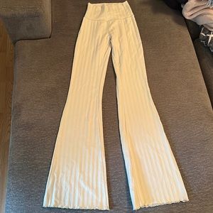 Aerie beige flared leggings size xs